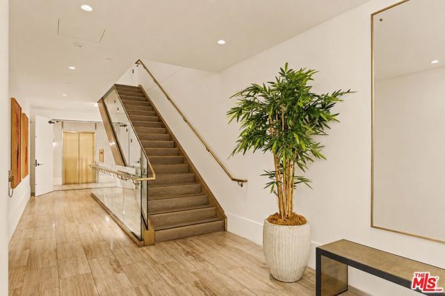 8420 W Sunset Boulevard 107, West Hollywood, CA 90069