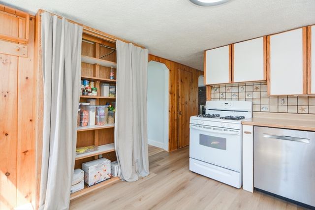 16 Lohnes Rd, Framingham, MA 01701