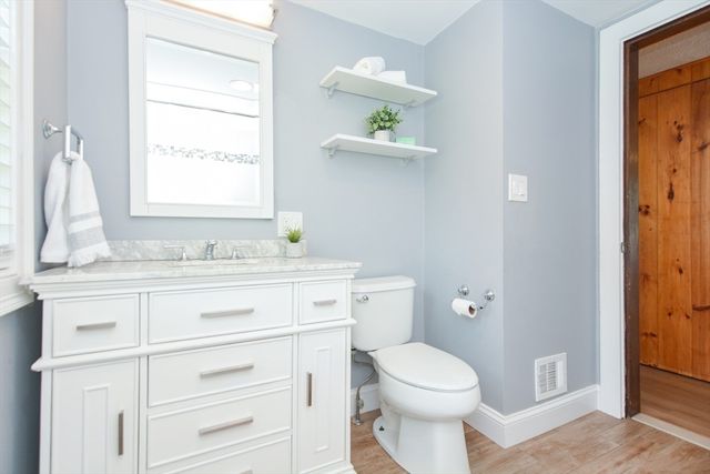 16 Lohnes Rd, Framingham, MA 01701