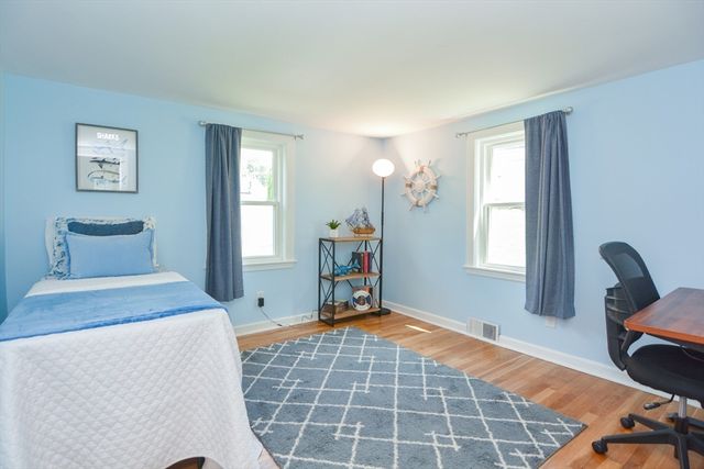16 Lohnes Rd, Framingham, MA 01701