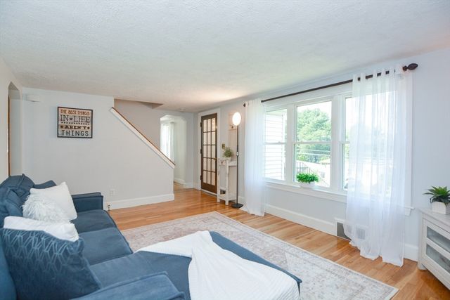 16 Lohnes Rd, Framingham, MA 01701