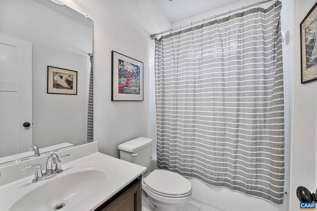 15 HERITAGE DR, Zion Crossroads, VA 22942