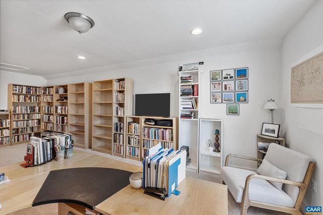 15 HERITAGE DR, Zion Crossroads, VA 22942