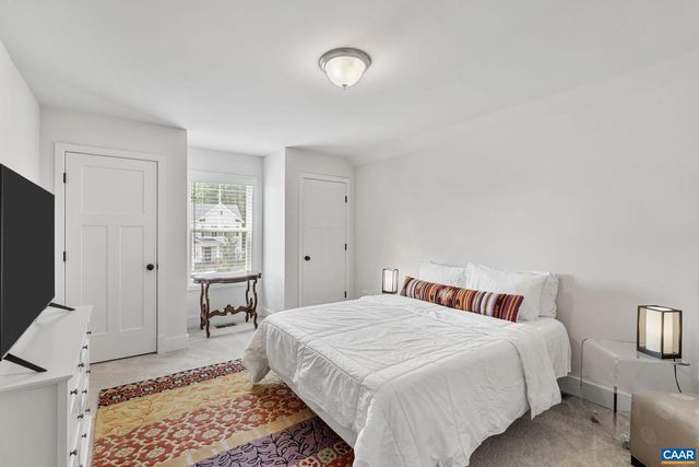 15 HERITAGE DR, Zion Crossroads, VA 22942