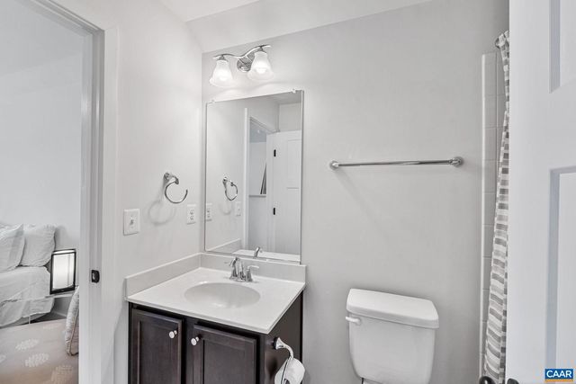 15 HERITAGE DR, Zion Crossroads, VA 22942