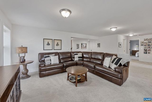 15 HERITAGE DR, Zion Crossroads, VA 22942