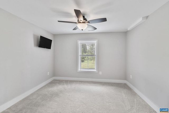 15 HERITAGE DR, Zion Crossroads, VA 22942