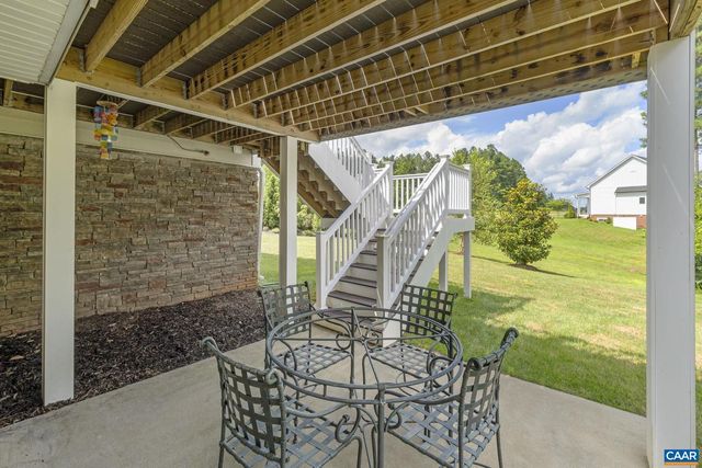 15 HERITAGE DR, Zion Crossroads, VA 22942