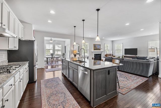 15 HERITAGE DR, Zion Crossroads, VA 22942