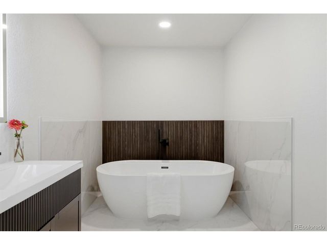 4530 S Verbena St 322, Denver, CO 80237