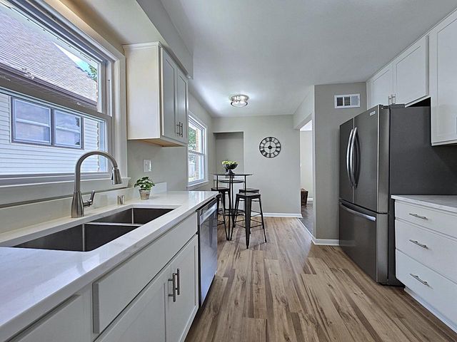 4074 N 91st STREET, Milwaukee, WI 53222