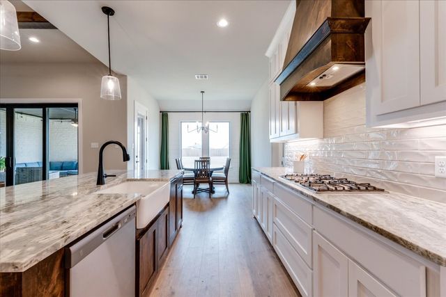 101 Grey Wolf Court, Godley, TX 76044