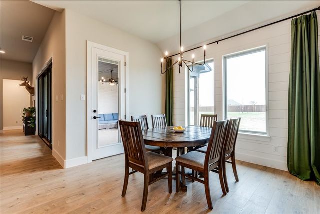 101 Grey Wolf Court, Godley, TX 76044