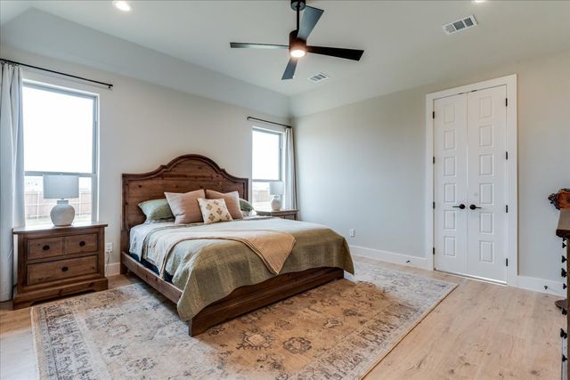 101 Grey Wolf Court, Godley, TX 76044