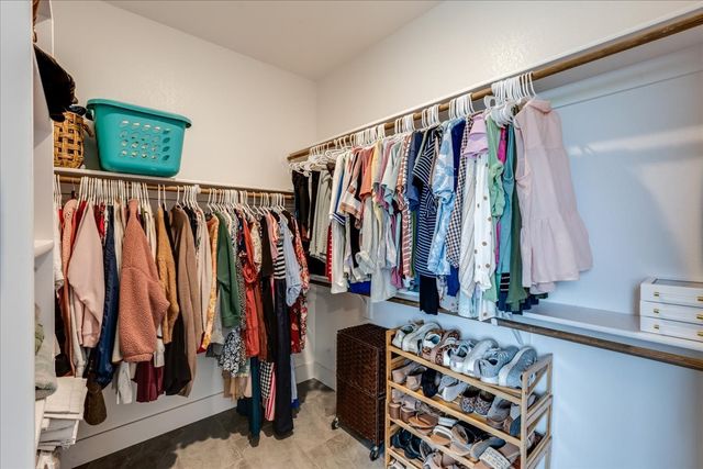 101 Grey Wolf Court, Godley, TX 76044