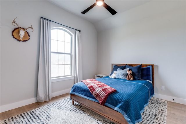 101 Grey Wolf Court, Godley, TX 76044