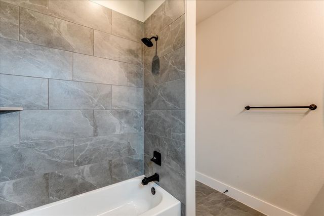 101 Grey Wolf Court, Godley, TX 76044