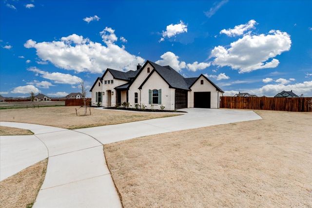 101 Grey Wolf Court, Godley, TX 76044