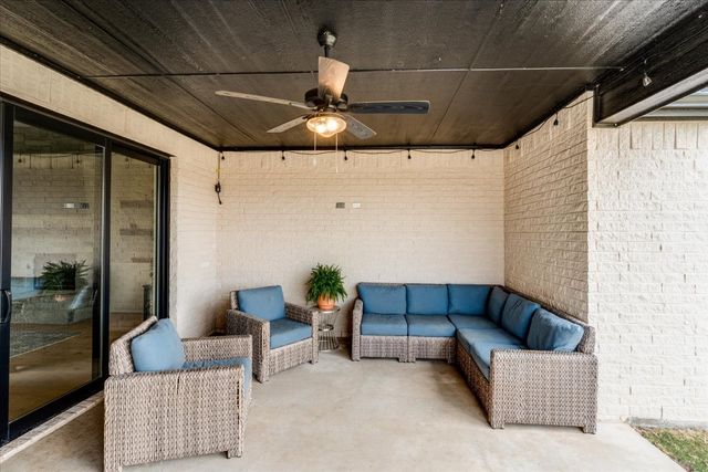 101 Grey Wolf Court, Godley, TX 76044