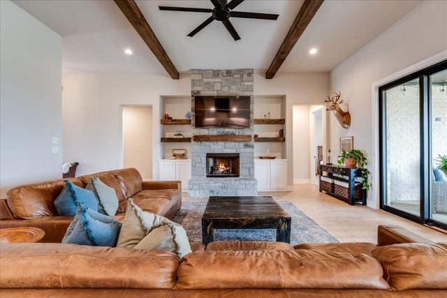 101 Grey Wolf Court, Godley, TX 76044