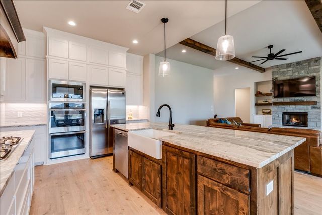 101 Grey Wolf Court, Godley, TX 76044