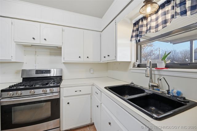 1220 S A Street, Skiatook, OK 74070