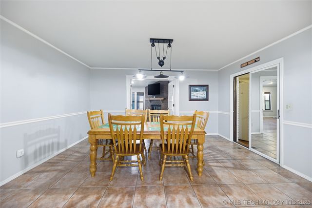 1220 S A Street, Skiatook, OK 74070