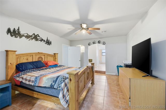 1220 S A Street, Skiatook, OK 74070