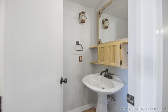 1220 S A Street, Skiatook, OK 74070