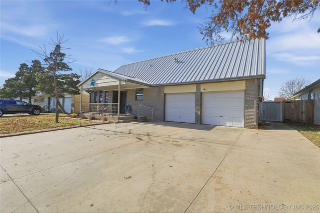 1220 S A Street, Skiatook, OK 74070