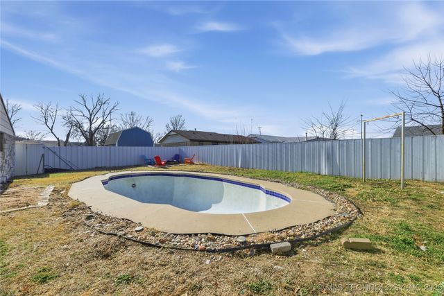 1220 S A Street, Skiatook, OK 74070