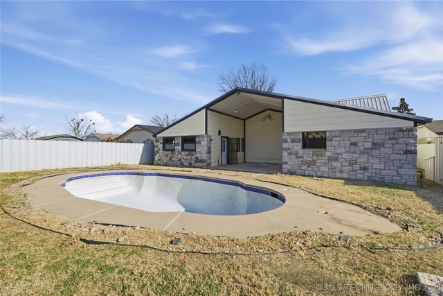 1220 S A Street, Skiatook, OK 74070