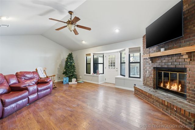 1220 S A Street, Skiatook, OK 74070