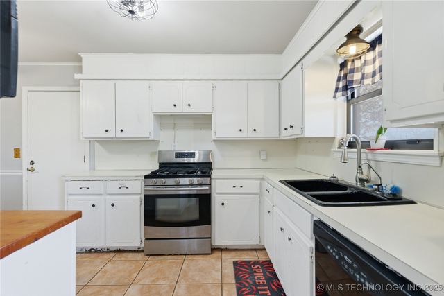 1220 S A Street, Skiatook, OK 74070