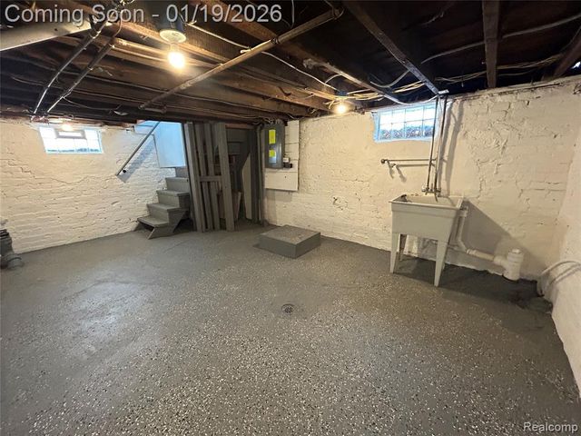 57 Madison Avenue, Mount Clemens, MI 48043