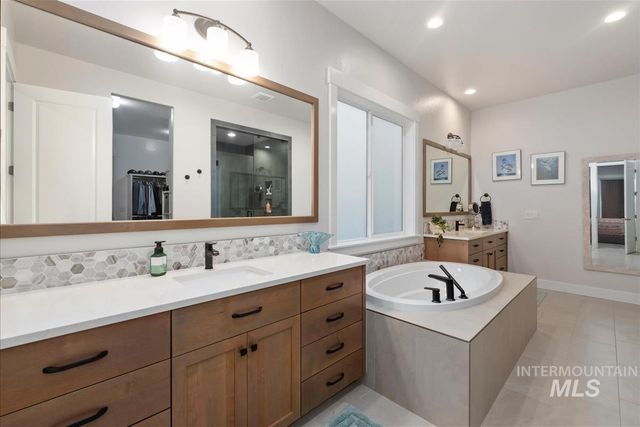 3413 N Hosta Ave, Star, ID 83669