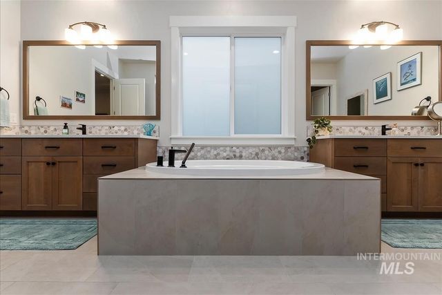 3413 N Hosta Ave, Star, ID 83669