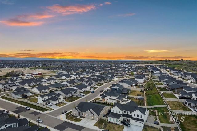 3413 N Hosta Ave, Star, ID 83669