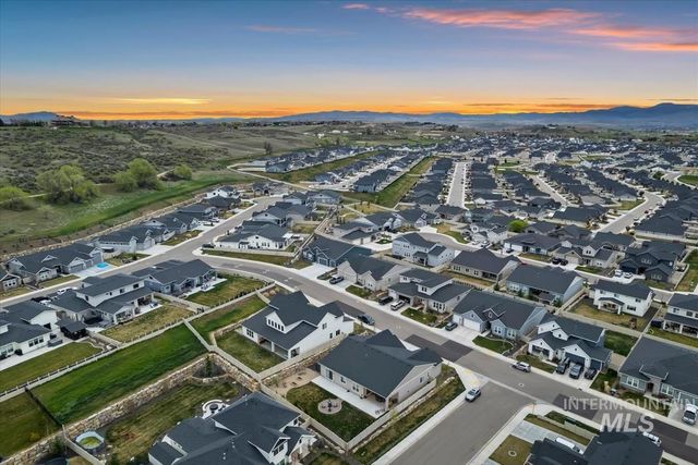 3413 N Hosta Ave, Star, ID 83669