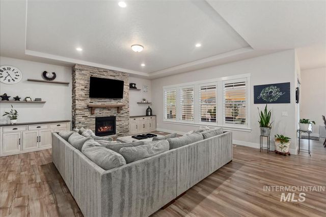 3413 N Hosta Ave, Star, ID 83669