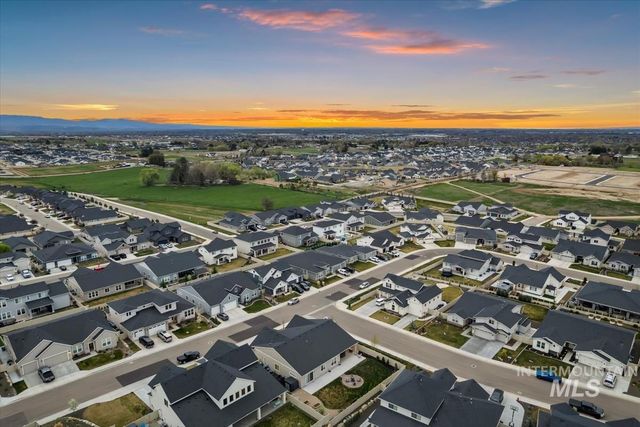 3413 N Hosta Ave, Star, ID 83669