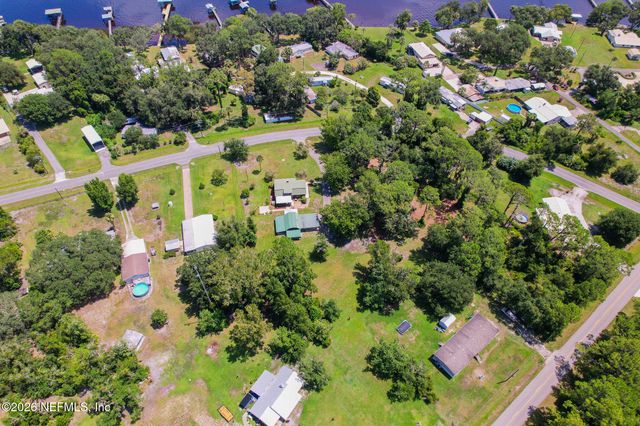 111 CRESCENT LAKE SHORE Drive, Crescent City, FL 32112