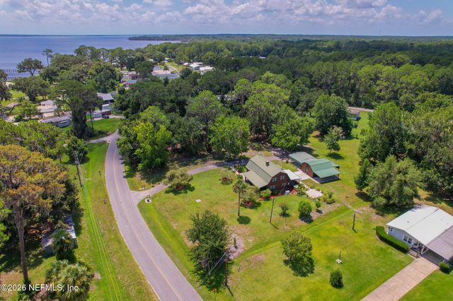 111 CRESCENT LAKE SHORE Drive, Crescent City, FL 32112