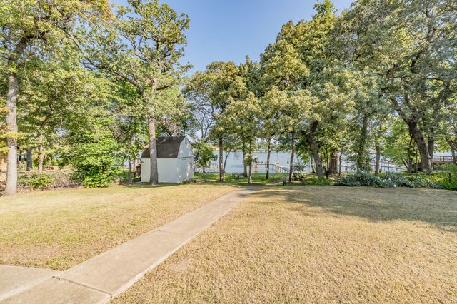 300 Shoreline Drive, Azle, TX 76020