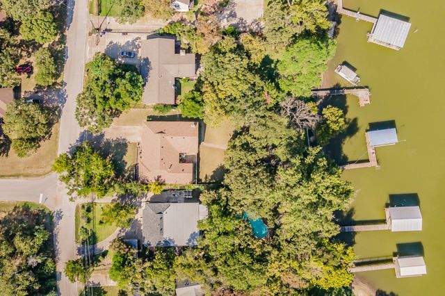 300 Shoreline Drive, Azle, TX 76020