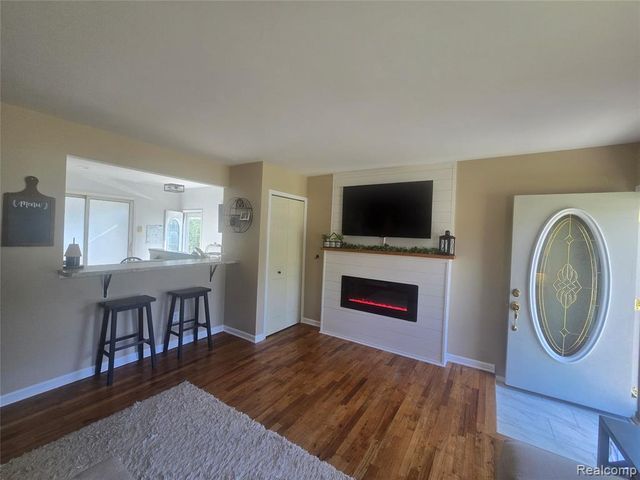 22233 Silver Creek Lane, Rockwood, MI 48173