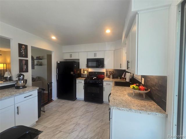 22233 Silver Creek Lane, Rockwood, MI 48173