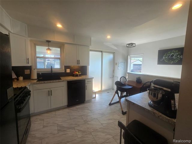 22233 Silver Creek Lane, Rockwood, MI 48173