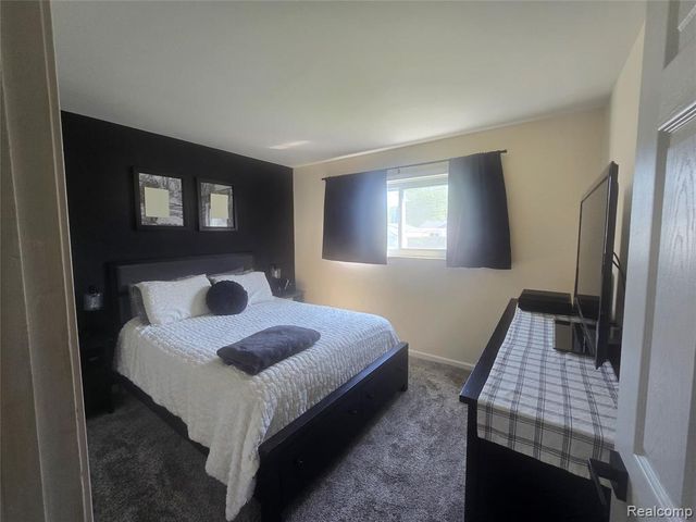 22233 Silver Creek Lane, Rockwood, MI 48173