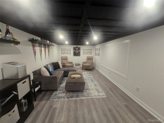 22233 Silver Creek Lane, Rockwood, MI 48173